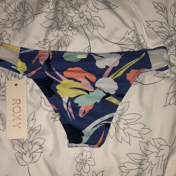 NWT Roxy Swim - Picture 2 of 4